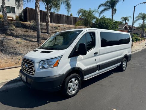 Used 2018 Ford Transit 350 XLT image 8