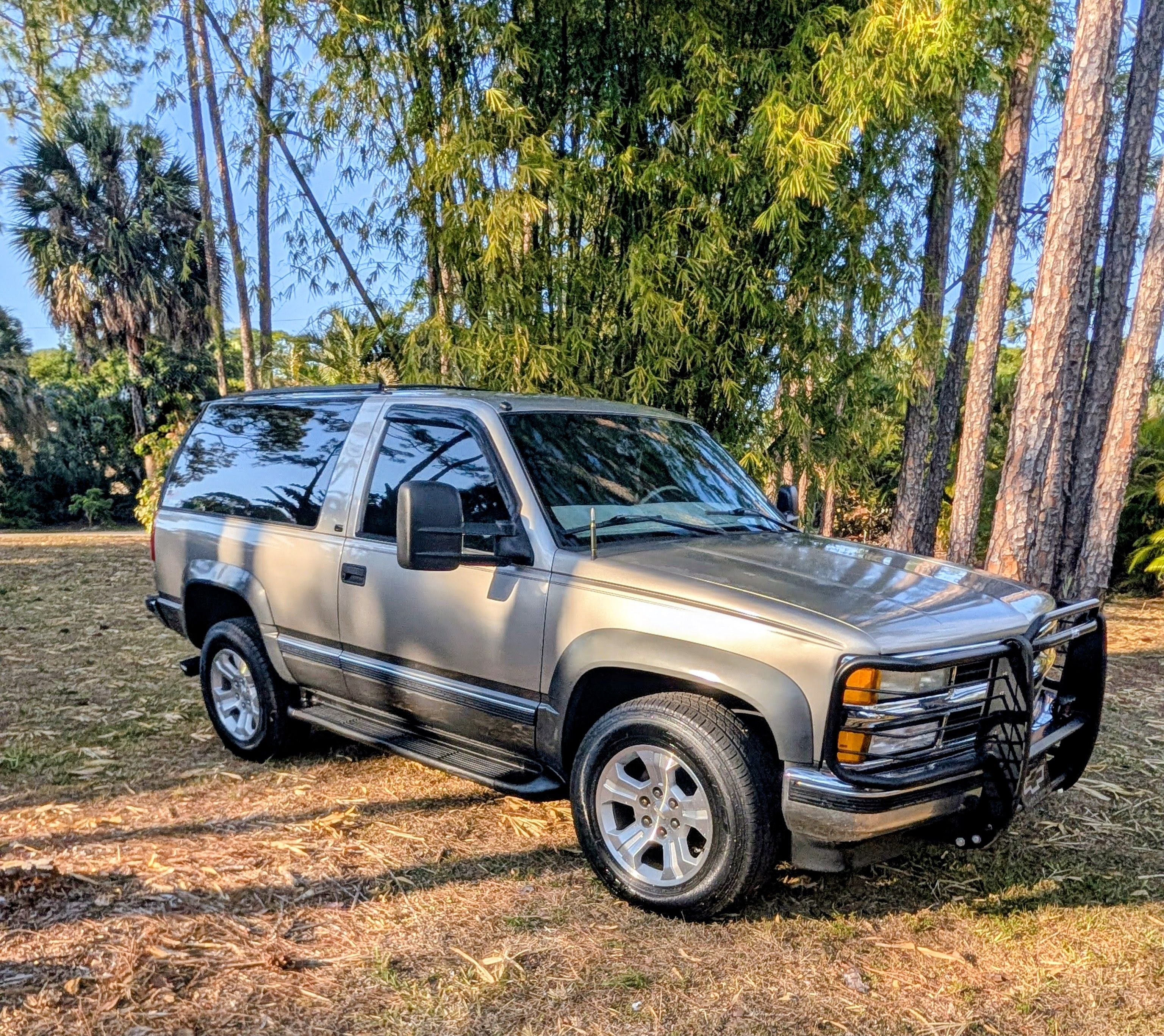 Used 1999 Chevrolet Tahoe 4WD 2-Door w/ Preferred Equipment Group image 1