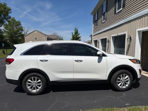 Used 2018 Kia Sorento FWD image 1