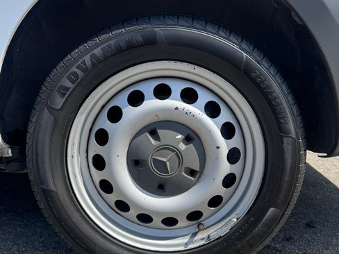 Used 2017 Mercedes-Benz Metris Van 2D image 11