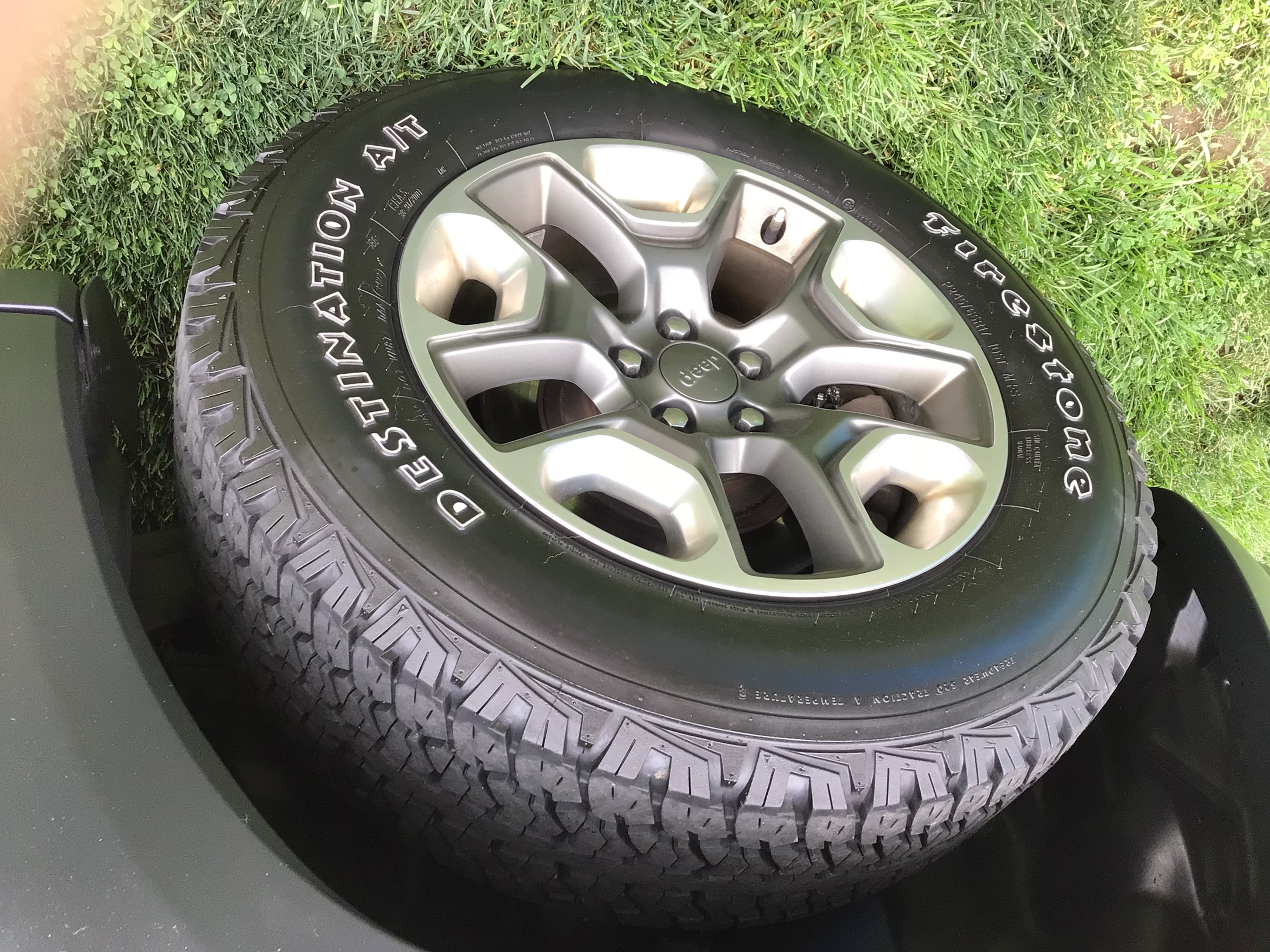 Used 2019 Jeep Cherokee Trailhawk w/ Cold Weather Group AWD/4WD image 13