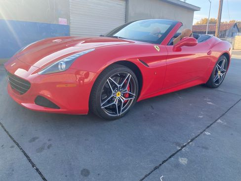 Used 2015 Ferrari California T image 2