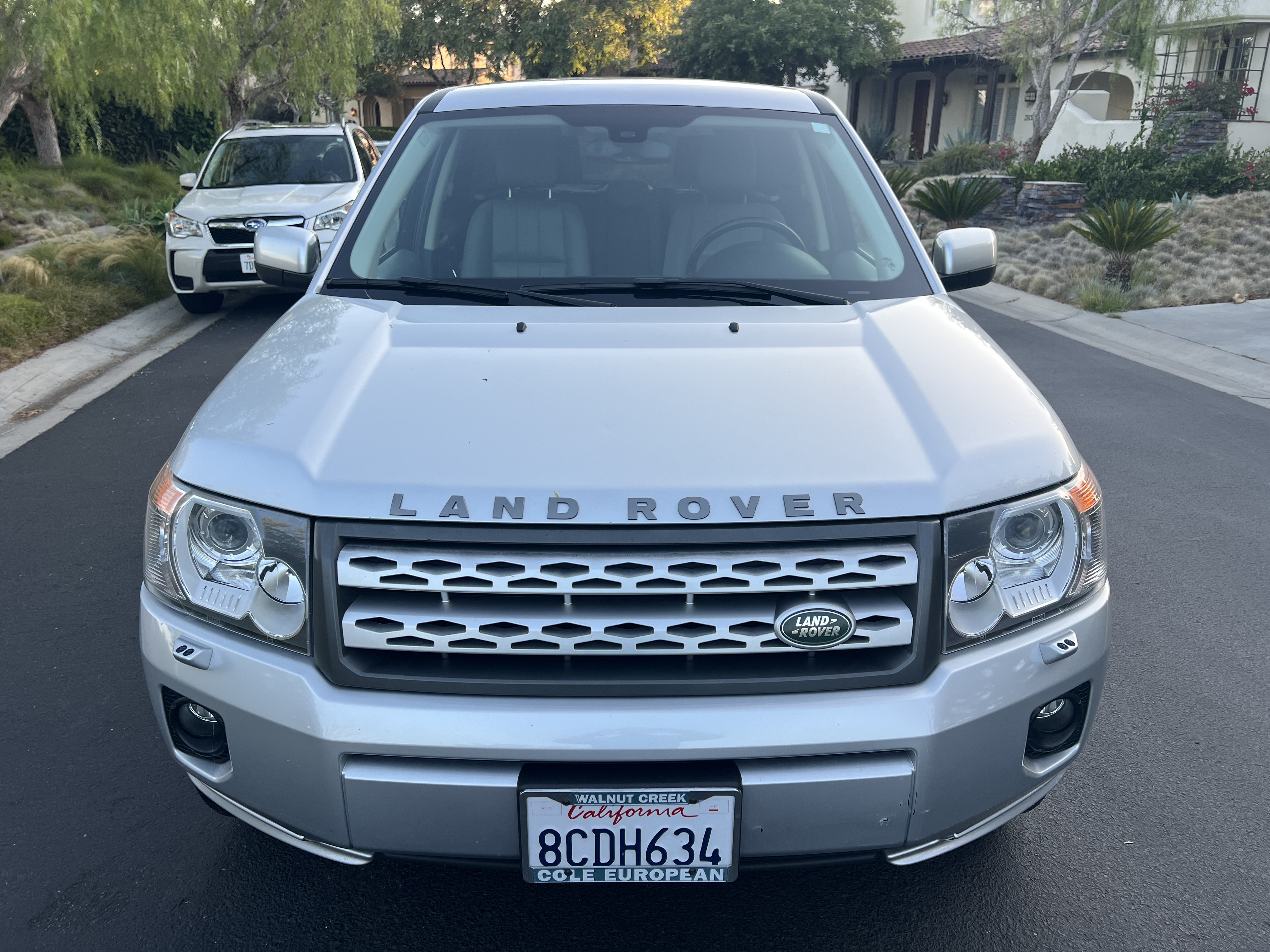 Used 2012 Land Rover LR2 HSE w/ Climate Comfort Pkg AWD/4WD image 2