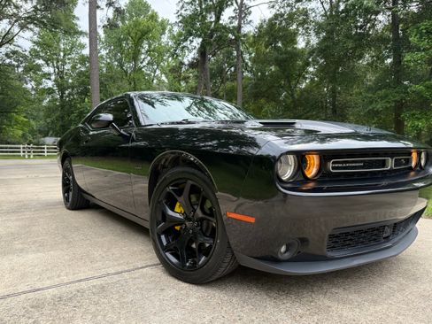 Used 2015 Dodge Challenger R/T Plus RWD image 6