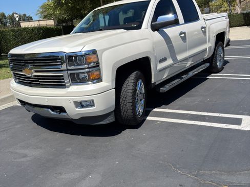 Used 2015 Chevrolet Silverado 1500 High Country AWD/4WD image 2