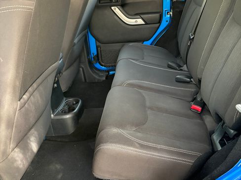 Used 2016 Jeep Wrangler Unlimited Sahara w/ Connectivity Group image 13