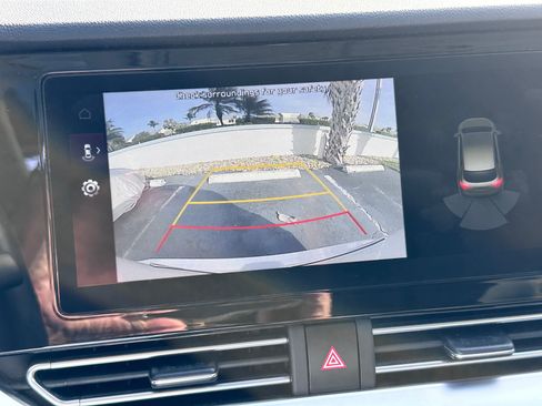 Used 2022 Kia Niro EX Premium image 11