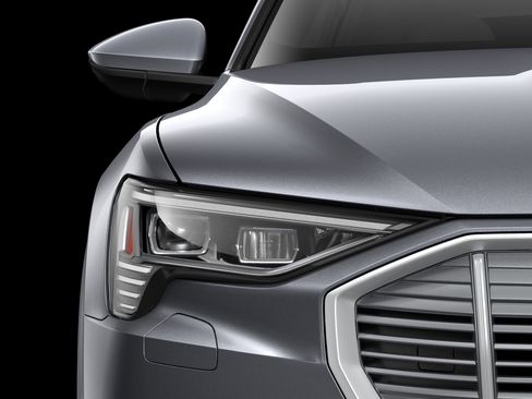 Used 2019 Audi e-tron Prestige w/ Prestige Package image 5