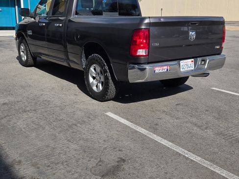 Used 2018 RAM 1500 Classic SLT image 5