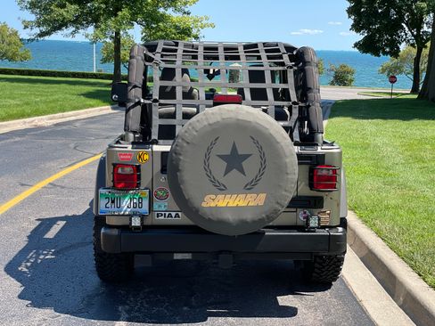 Used 2005 Jeep Wrangler Unlimited Rubicon w/ Sahara Edition Group image 10