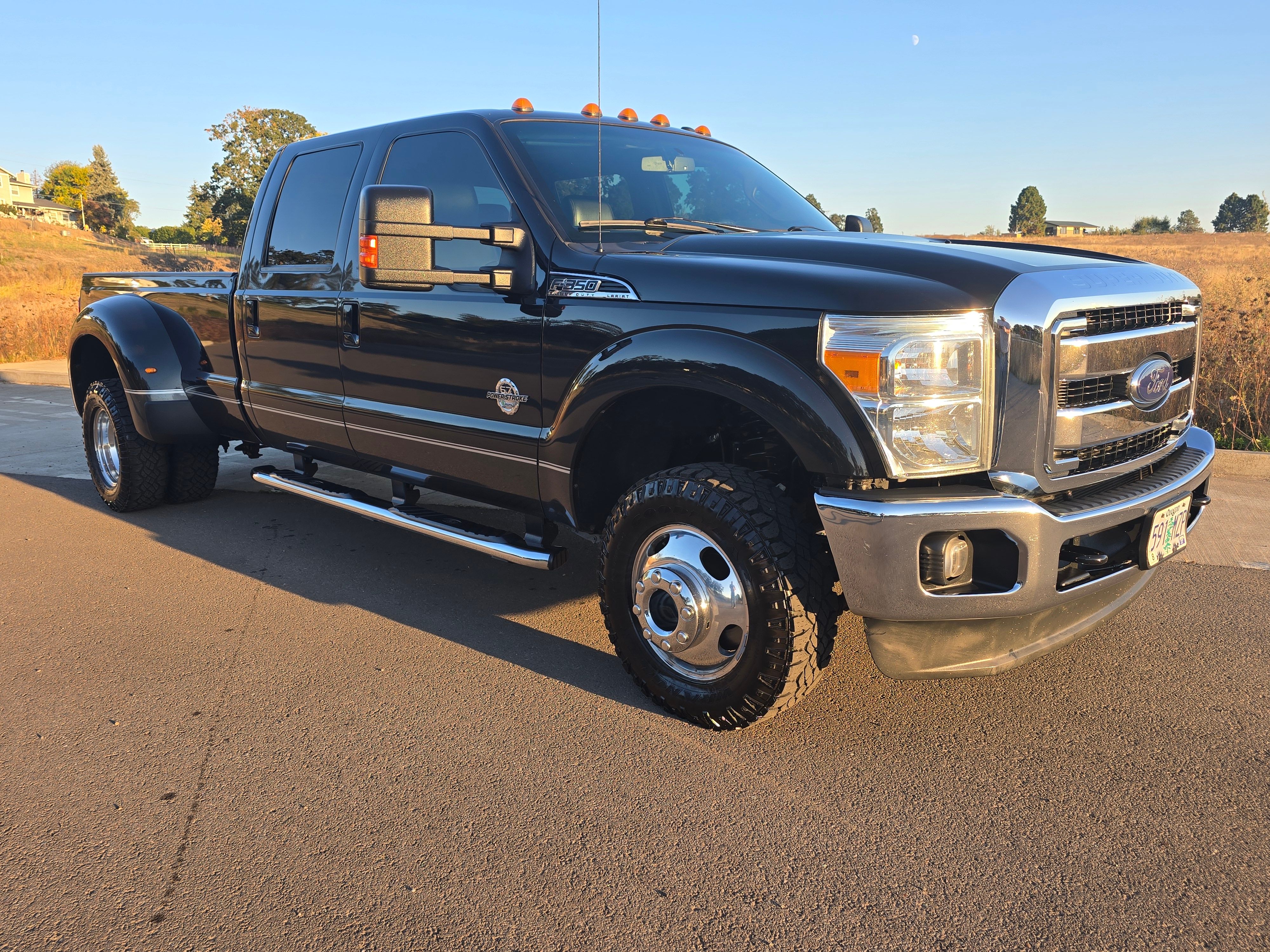 Used 2015 Ford F350 Lariat w/ Lariat Interior Package AWD/4WD image 4