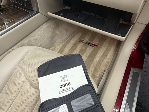 Used 2006 Cadillac XLR V image 4