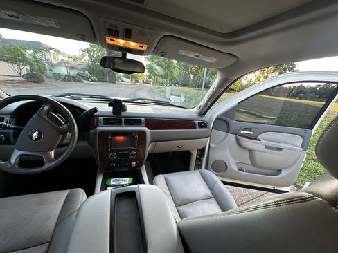 Used 2013 Chevrolet Silverado 1500 LTZ w/ LTZ White Diamond Edition AWD/4WD image 14