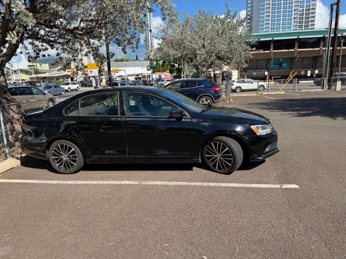 Used 2016 Volkswagen Jetta Sport image 4