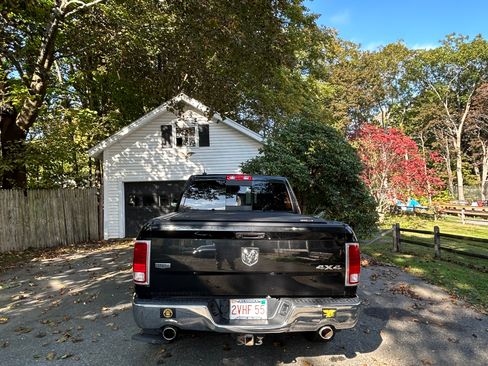 Used 2018 RAM 1500 Laramie image 16