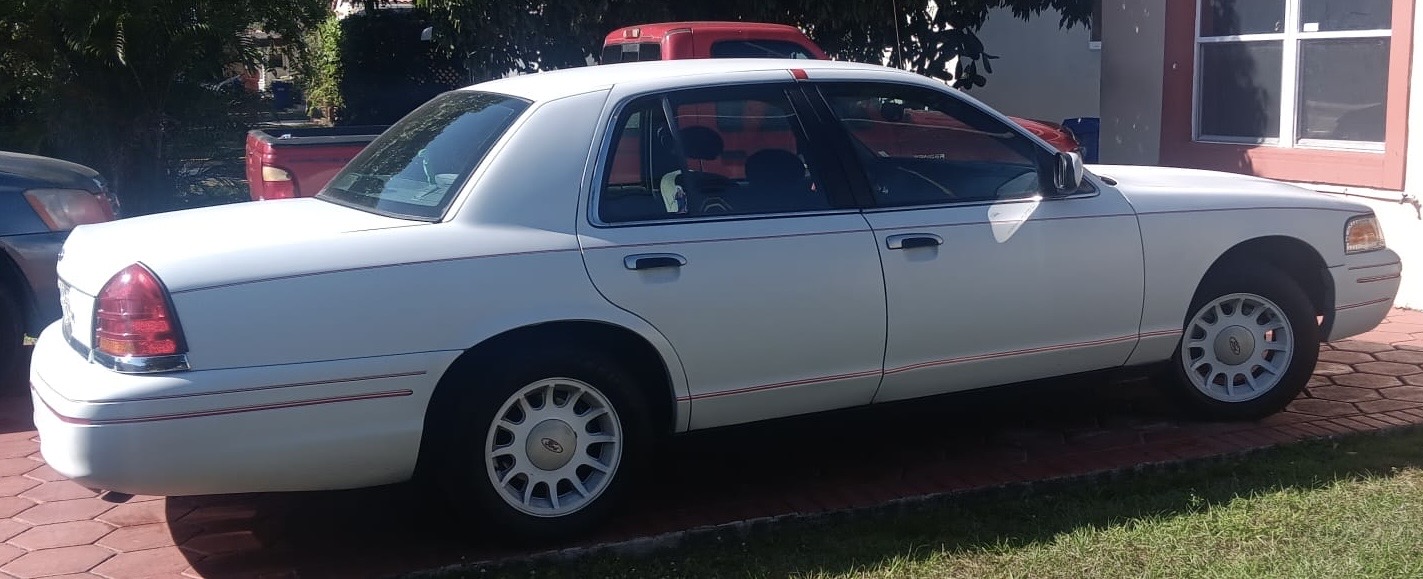 Used 2002 Ford Crown Victoria LX RWD image 18