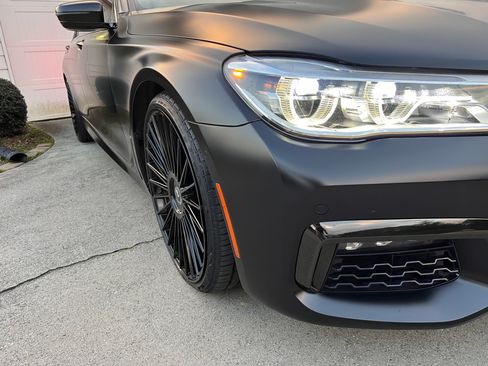 Used 2017 BMW 750i RWD image 11
