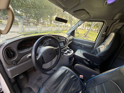 Used 2004 Ford E-350 and Econoline 350 Extended Super Duty image 22