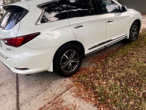 Used 2019 INFINITI QX60 Luxe w/ Essential Package FWD image 2