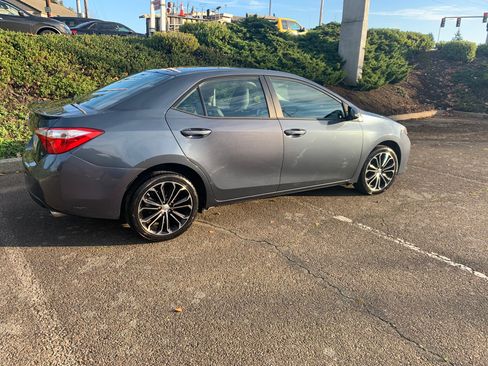 Used 2016 Toyota Corolla S image 2