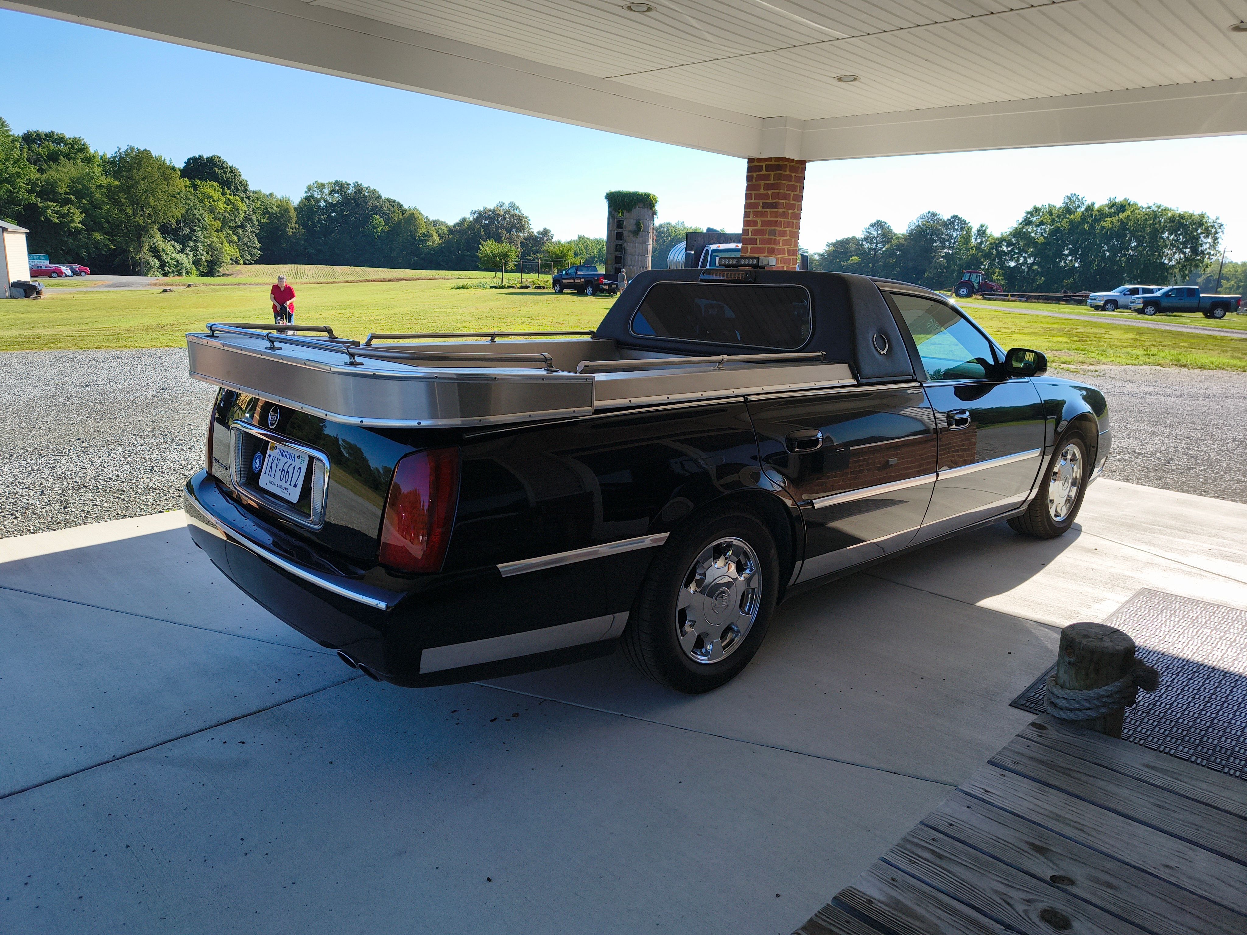 Used 2002 Cadillac De Ville w/ Livery Pkg FWD image 2