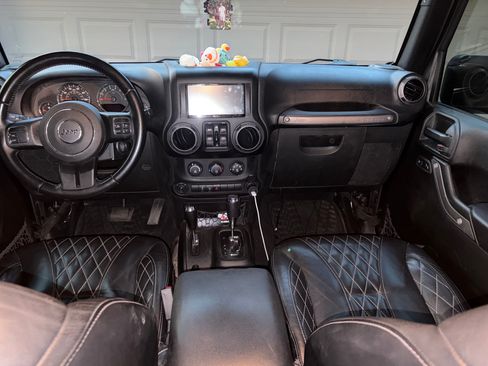 Used 2017 Jeep Wrangler Unlimited Sport w/ Quick Order Package 24S AWD/4WD image 8