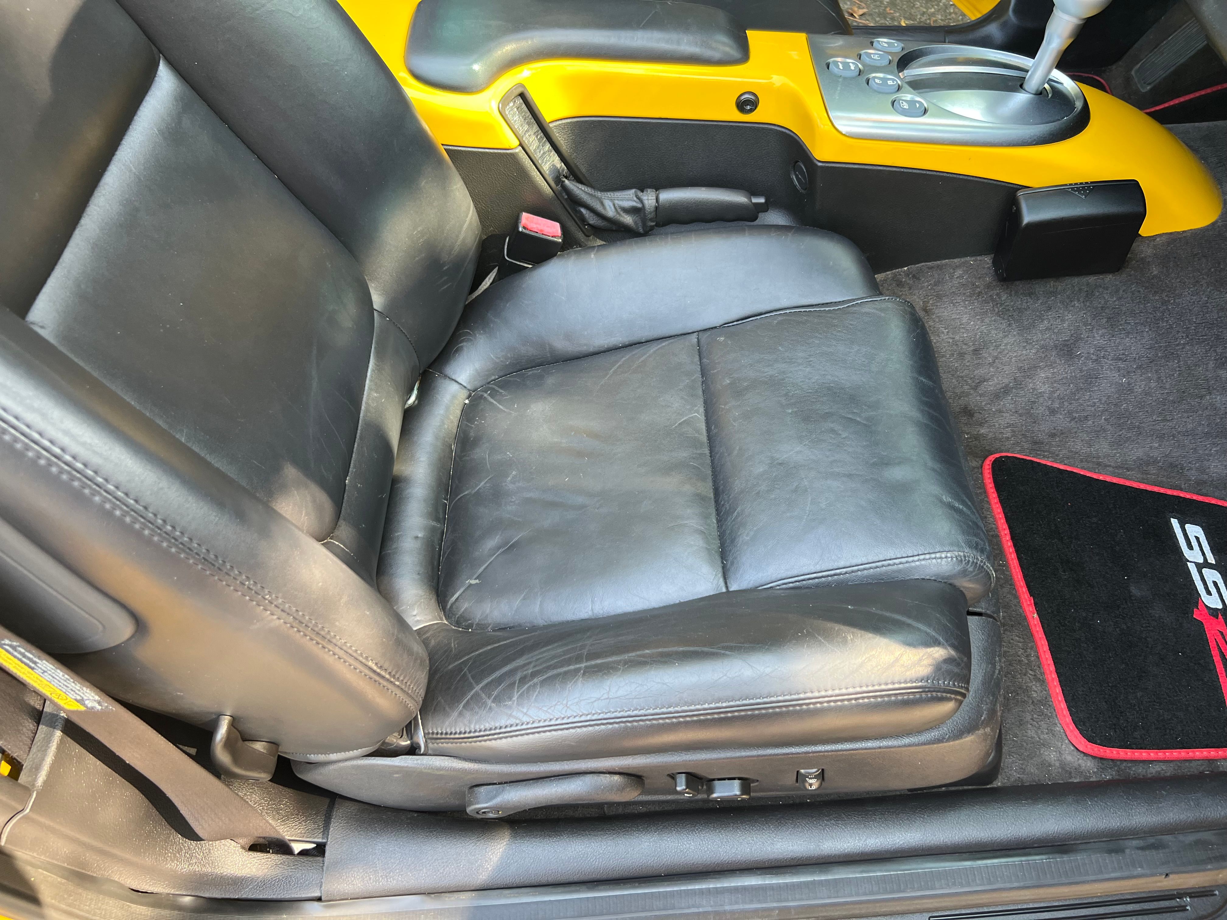 Used 2004 Chevrolet SSR w/ Preferred Equipment Group RWD image 14