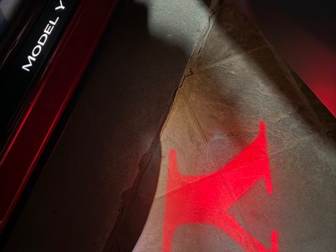 Used 2022 Tesla Model Y Performance image 11