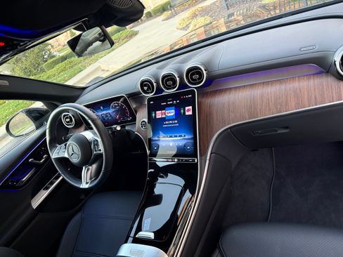 Used 2025 Mercedes-Benz GLC 300 4MATIC image 8