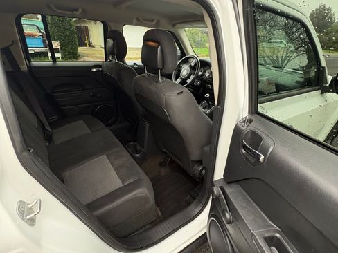 Used 2014 Jeep Patriot Sport image 15