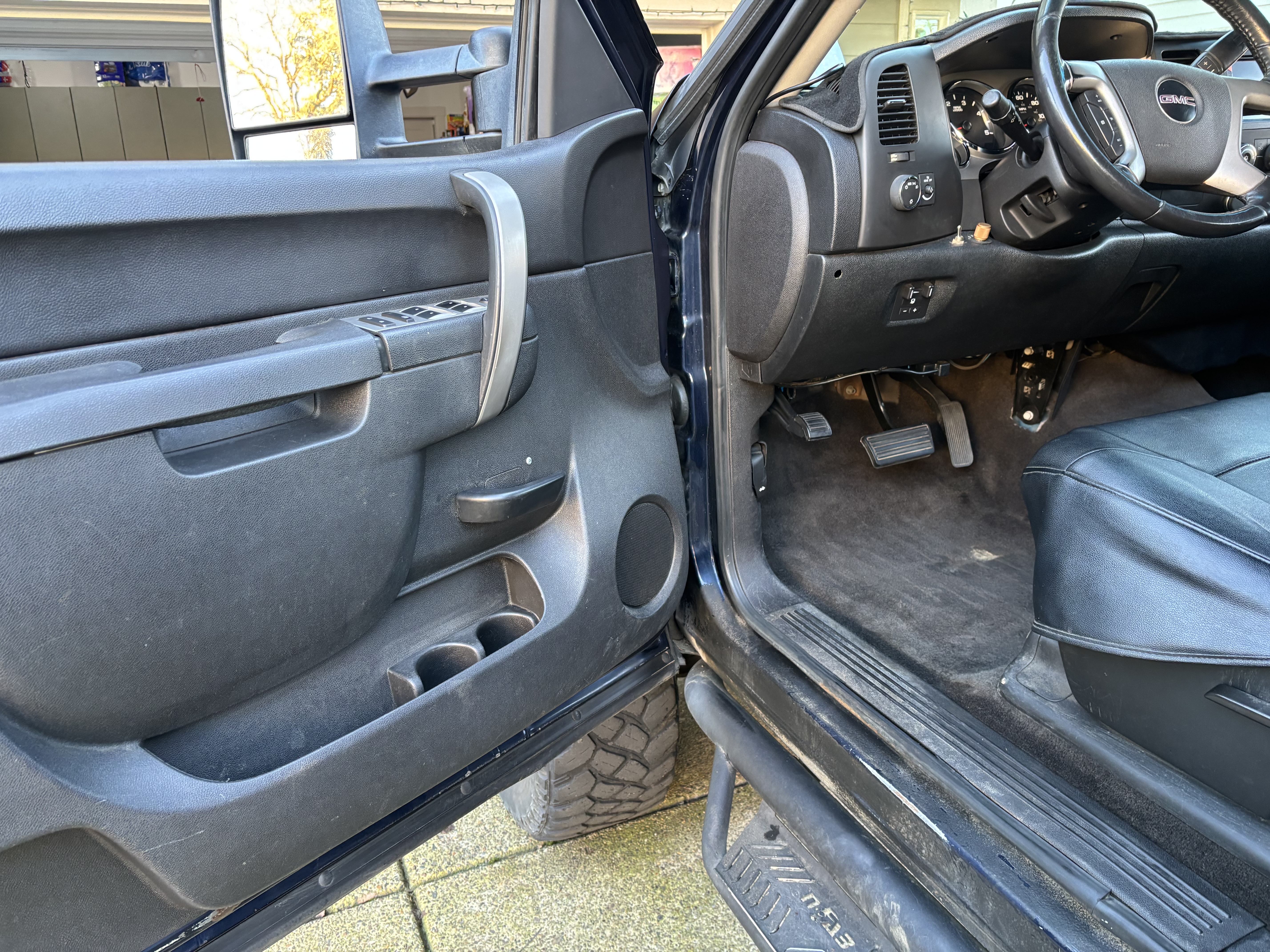 Used 2010 GMC Sierra 2500 SLE AWD/4WD image 9