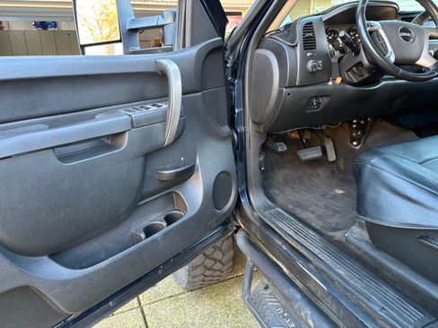 Used 2010 GMC Sierra 2500 SLE AWD/4WD image 9