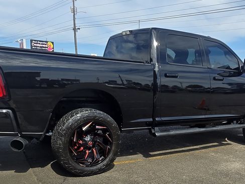Used 2019 RAM 2500 Big Horn w/ Black Appearance Package AWD/4WD image 7