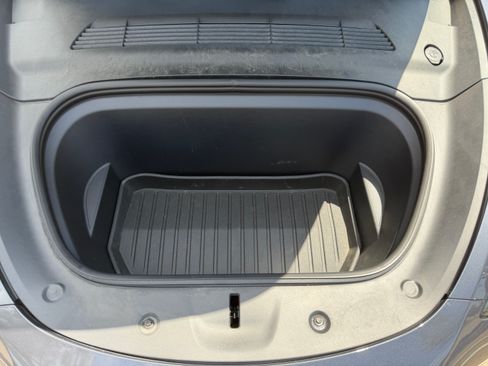 Used 2022 Tesla Model Y Long Range AWD/4WD image 11