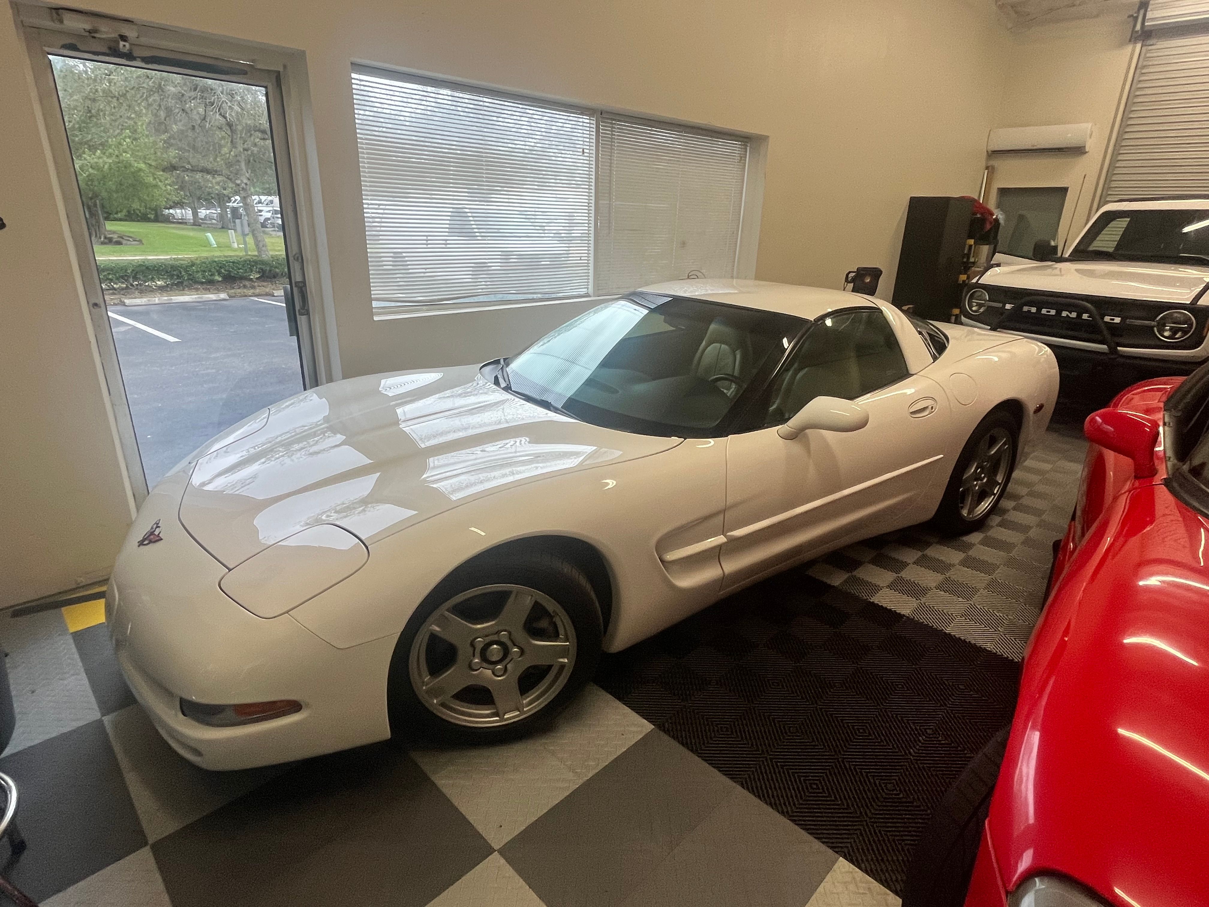Used 1998 Chevrolet Corvette Coupe RWD image 13