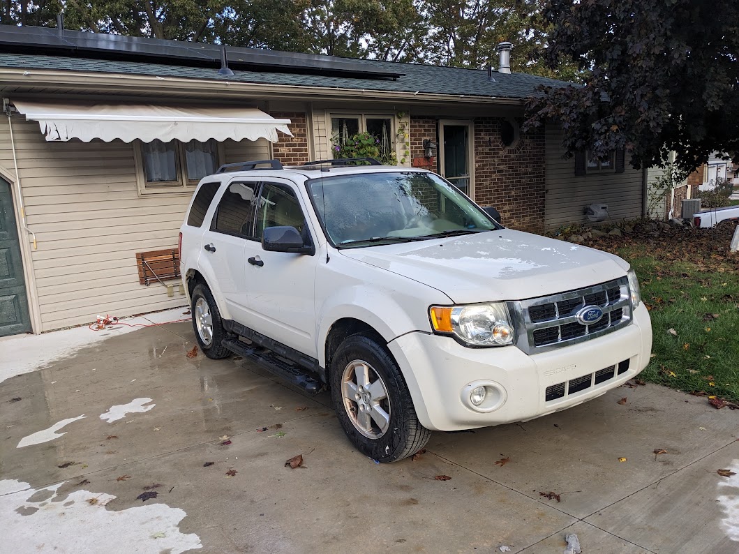 Used 2011 Ford Escape XLT w/ 201A Rapid Spec Order Code FWD image 1