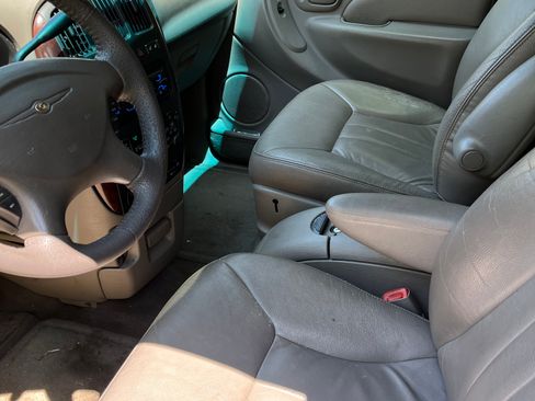 Used 2002 Chrysler Town & Country LXi AWD/4WD image 1