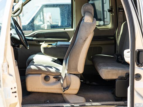 Used 2001 Ford F350 4x4 SuperCab DRW Super Duty image 1