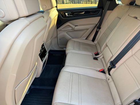 Used 2021 Porsche Cayenne image 15