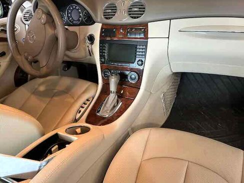 Used 2009 Mercedes-Benz CLK 550 Coupe image 8