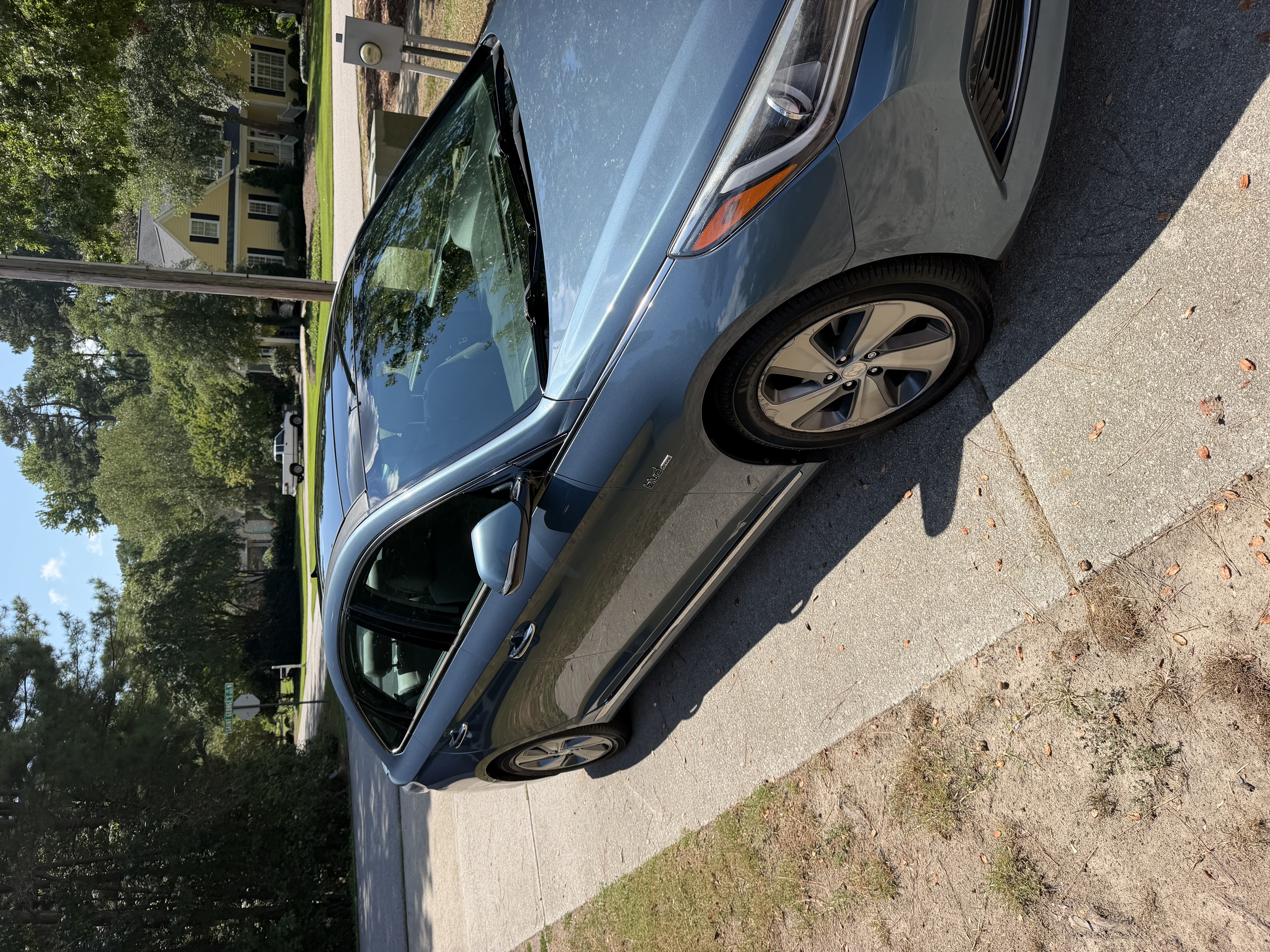 Used 2016 Hyundai Sonata Limited w/ Option Group 02 FWD image 1