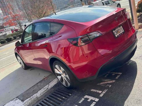 Used 2021 Tesla Model Y Long Range image 11
