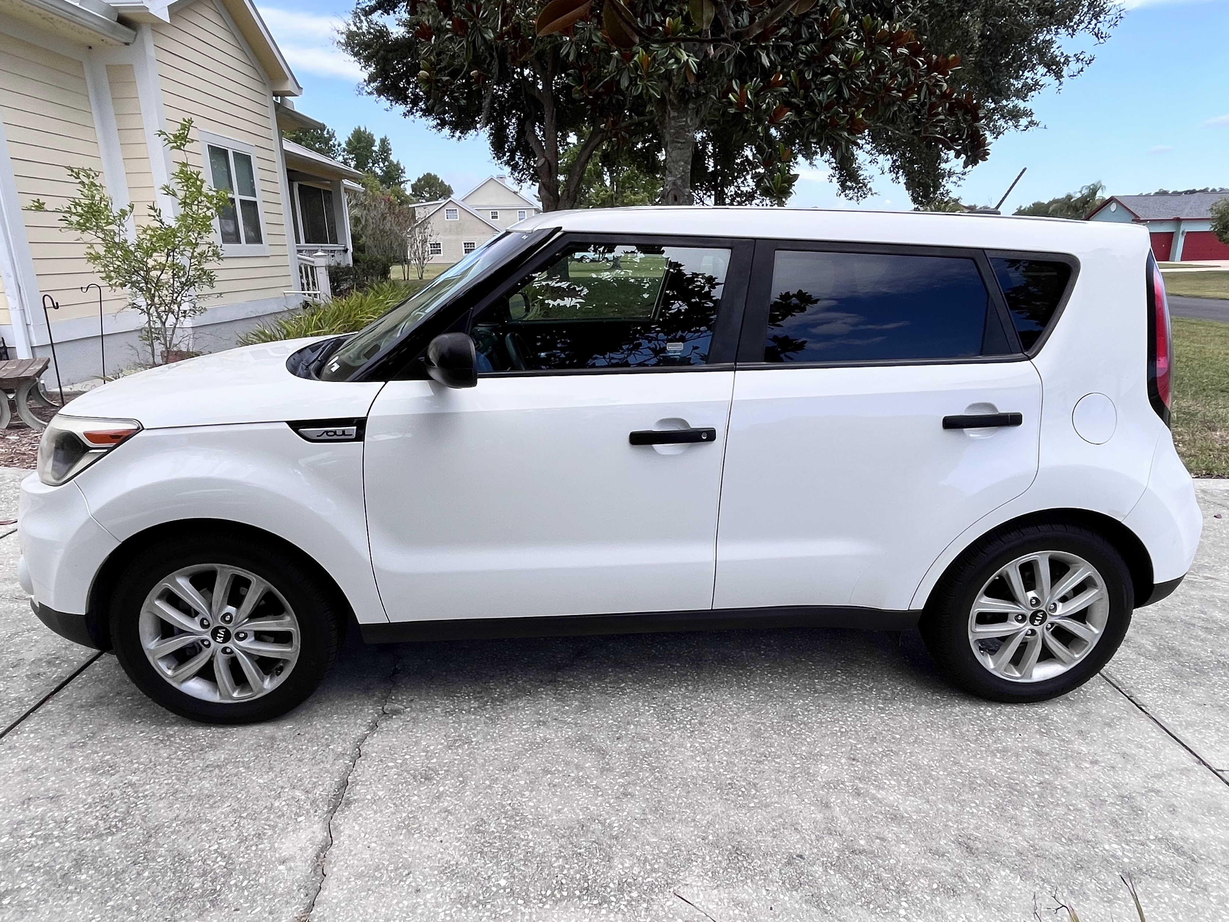 Used 2019 Kia Soul + FWD image 4