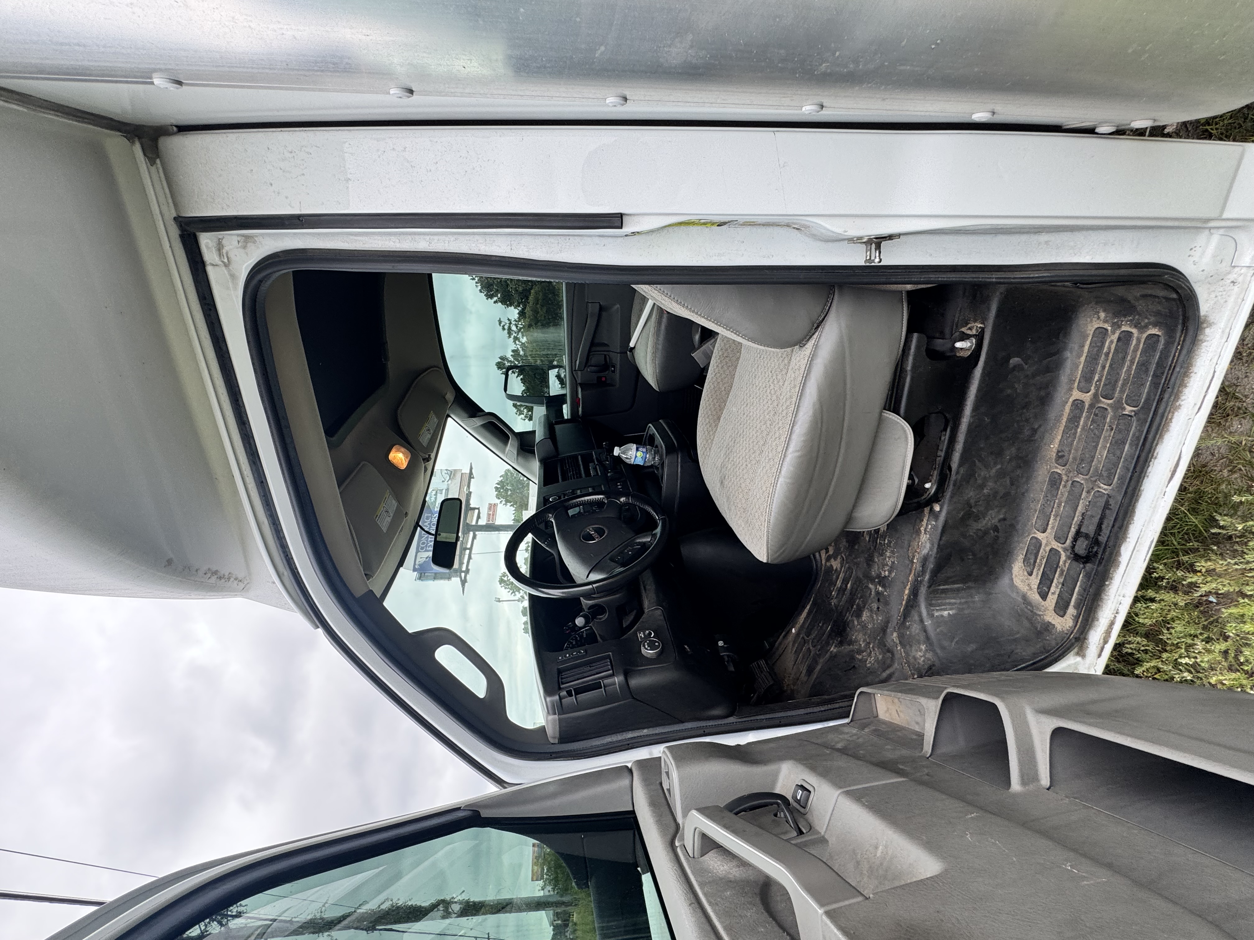 Used 2022 GMC Savana 3500 w/ Power Convenience Package RWD image 5