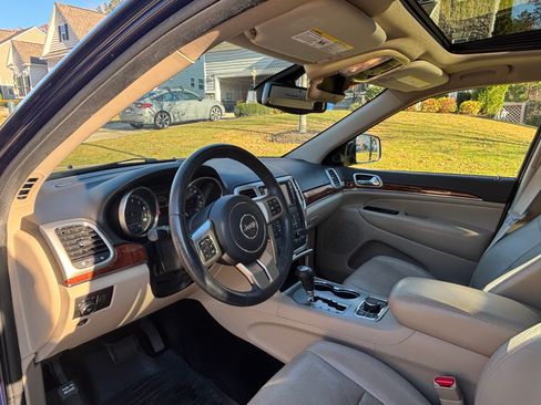 Used 2012 Jeep Grand Cherokee Limited w/ Luxury Group II image 6