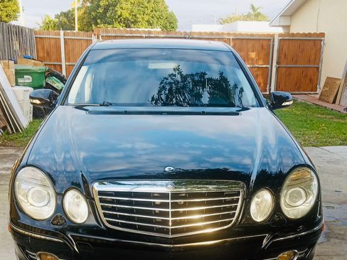 Used 2008 Mercedes-Benz E 350 4MATIC Sedan image 1