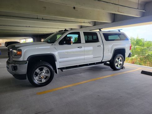 Used 2015 GMC Sierra 2500 SLT w/ Suspension Package, Off-Road image 2