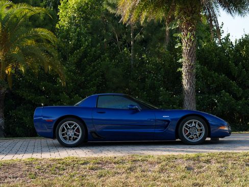 Used 2003 Chevrolet Corvette Z06 w/ Memory Package, 3 Drivers RWD image 4