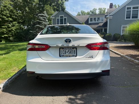 Used 2020 Toyota Camry LE FWD image 4