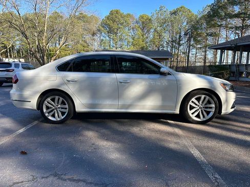 Used 2018 Volkswagen Passat 2.0T SE image 9